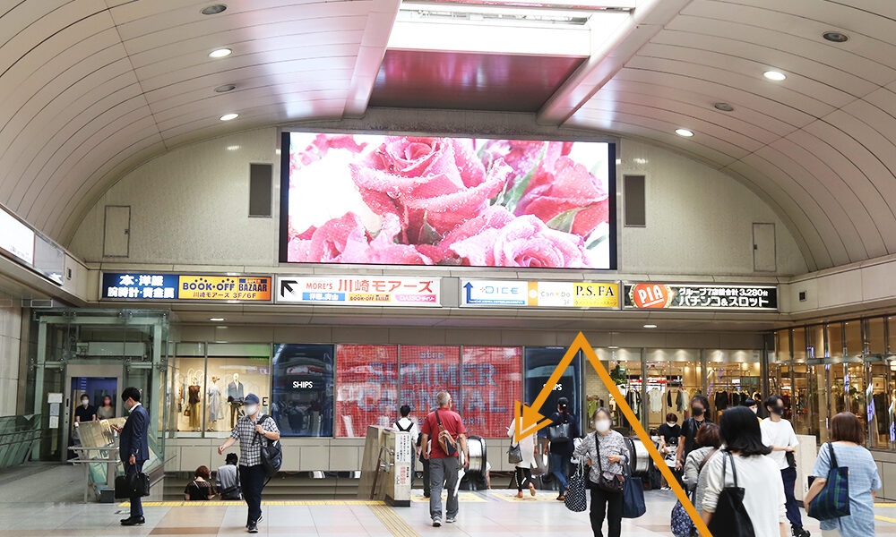 access02 大型ビジョンに向かい、1階へ
